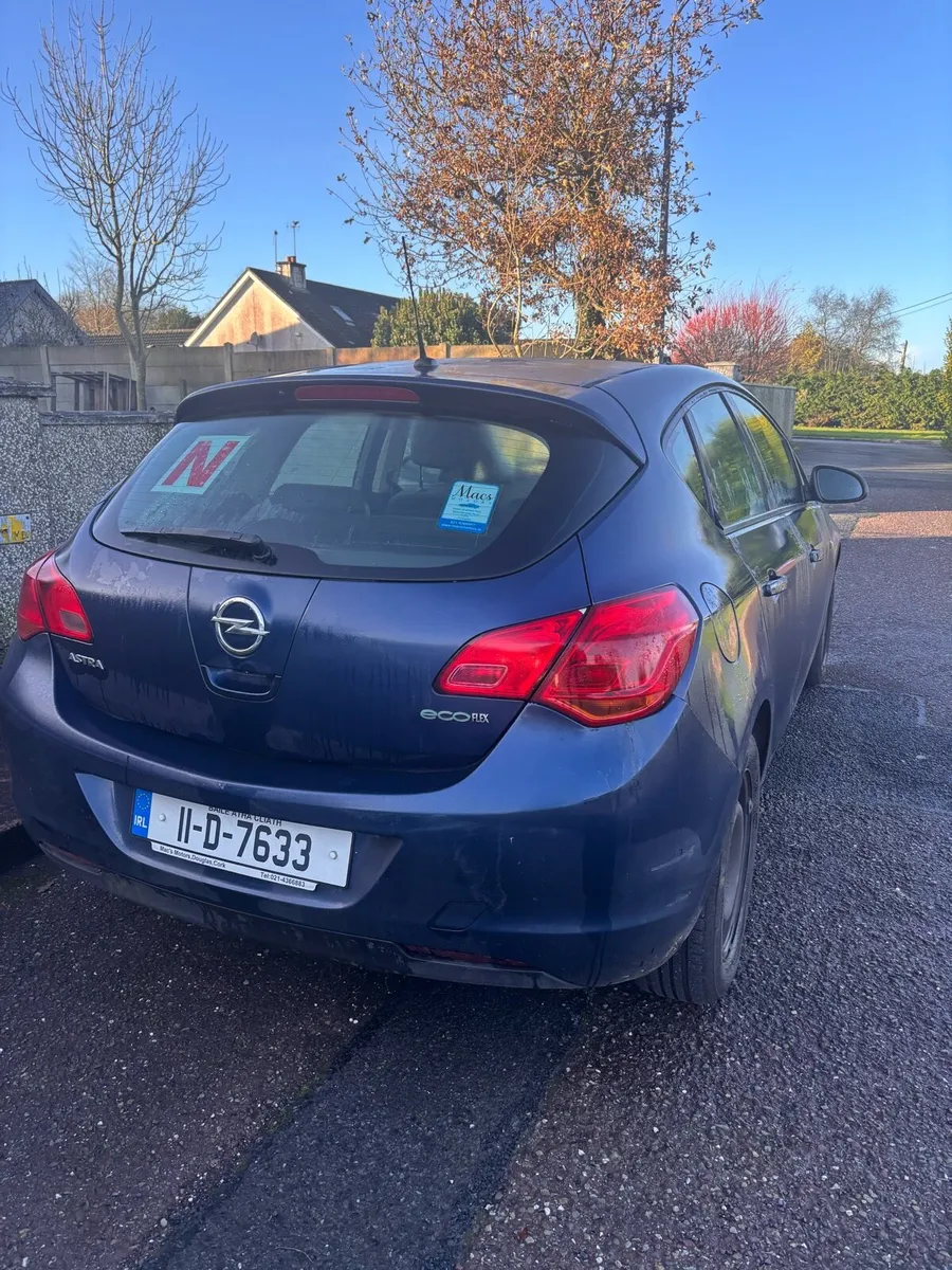 Opel Astra 2011 - Image 3