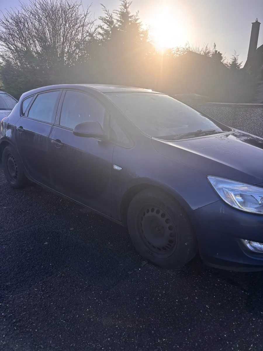 Opel Astra 2011 - Image 4