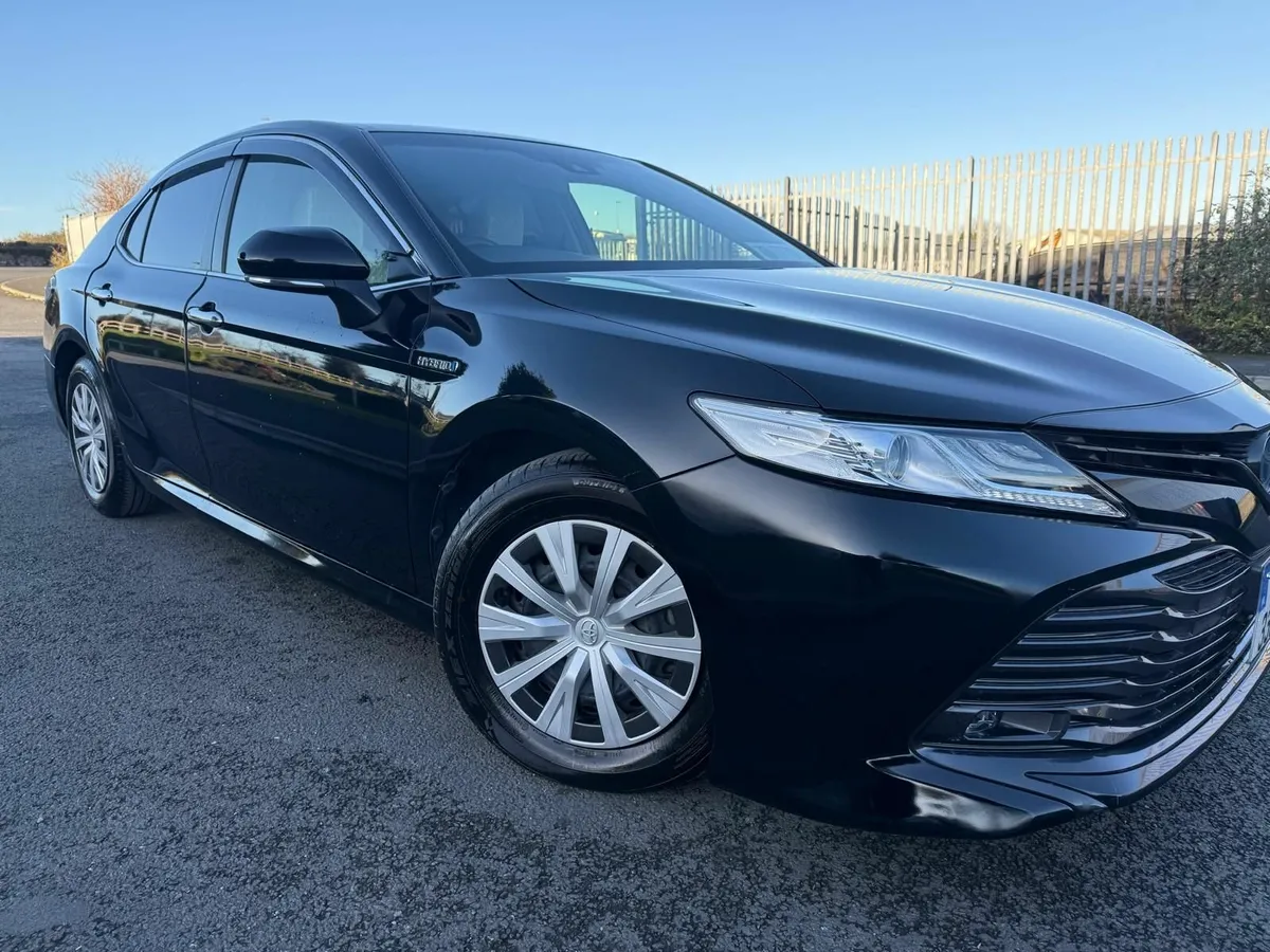 Toyota Camry 2020 - Image 2