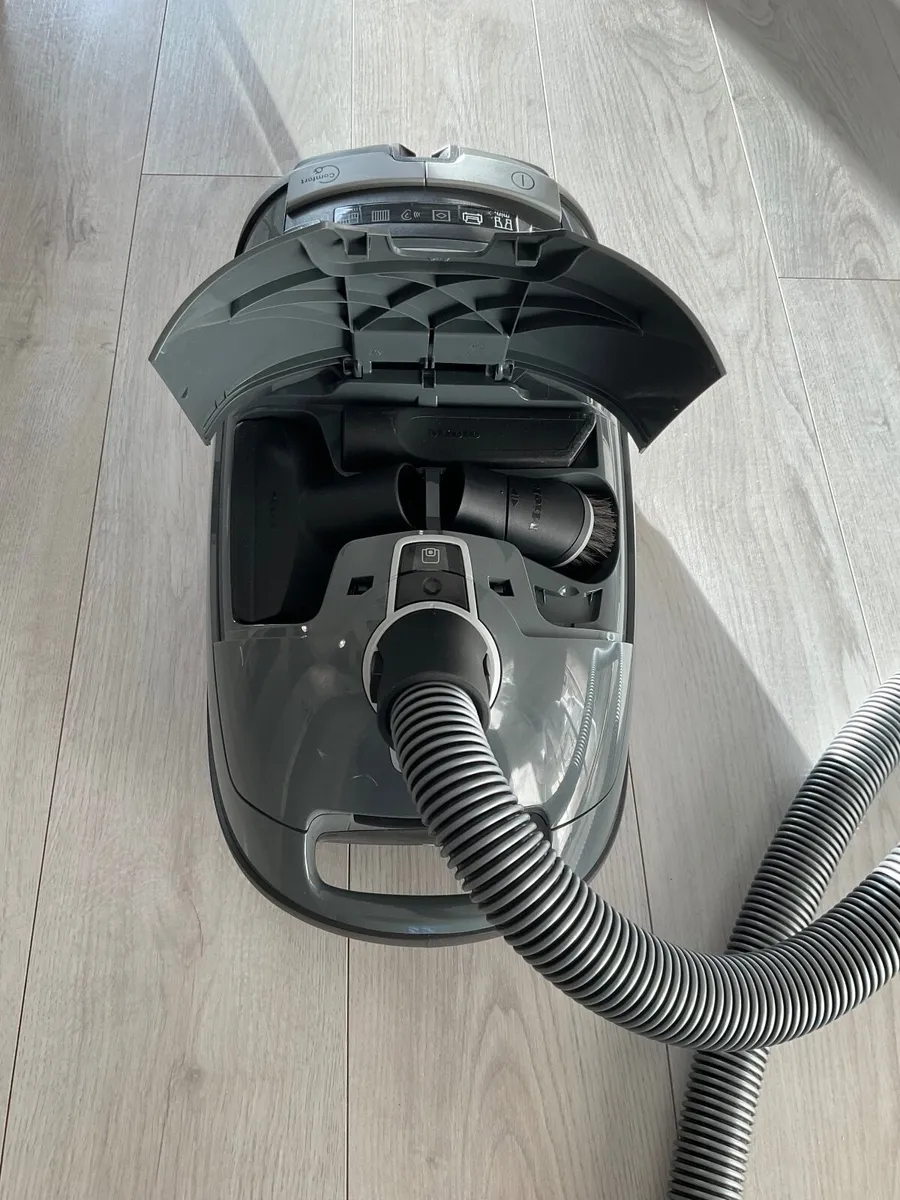 Miele Complete Select C3 Vacuum Cleaner - Image 3