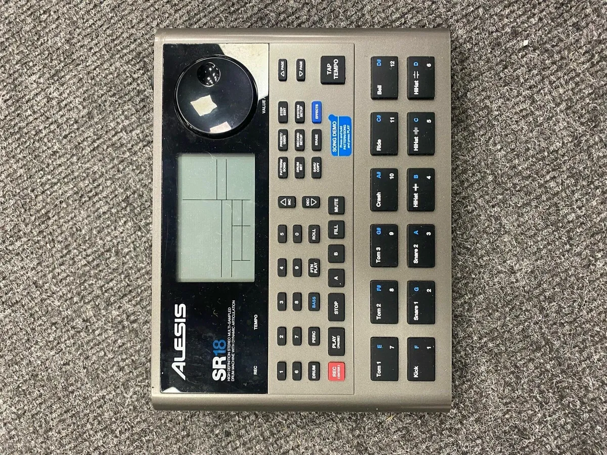 Alesis SR18 Drum Machine - Image 3