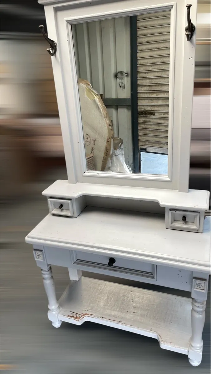 Hall way/ entrance table - Image 1