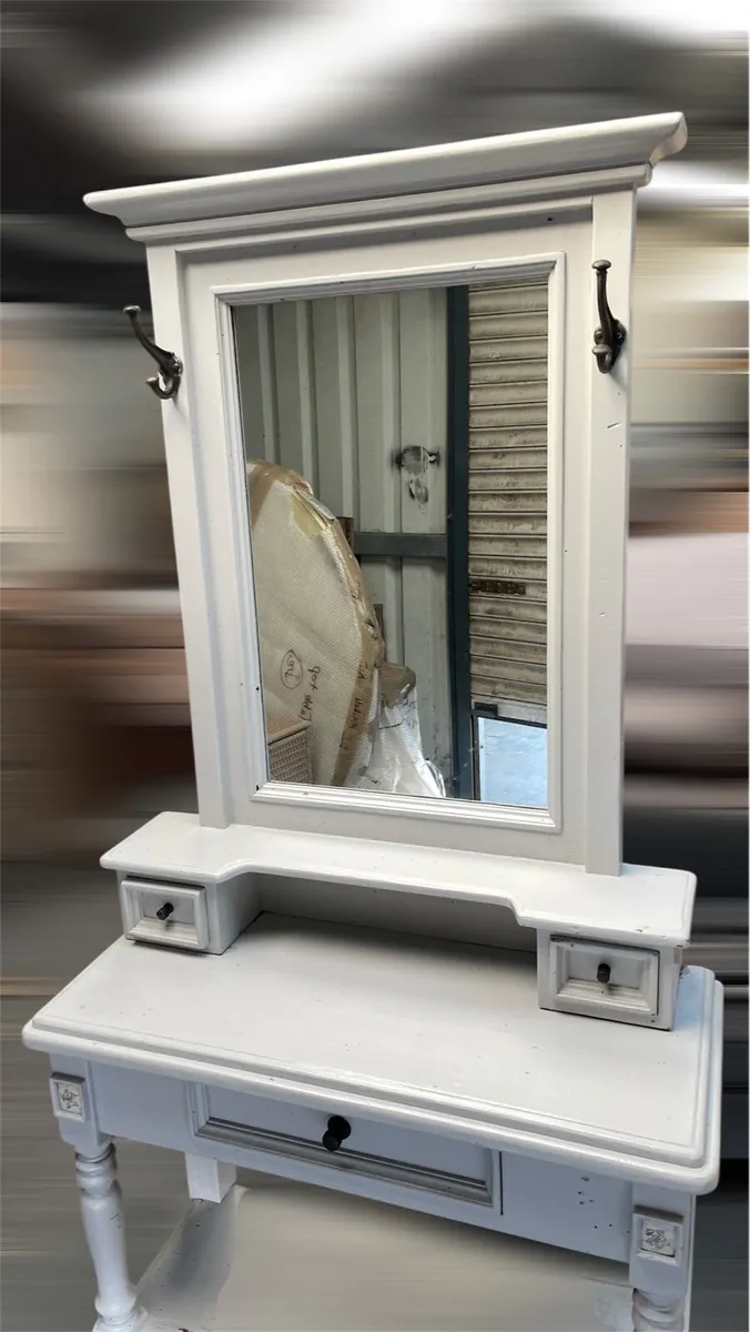 Hall way/ entrance table - Image 2