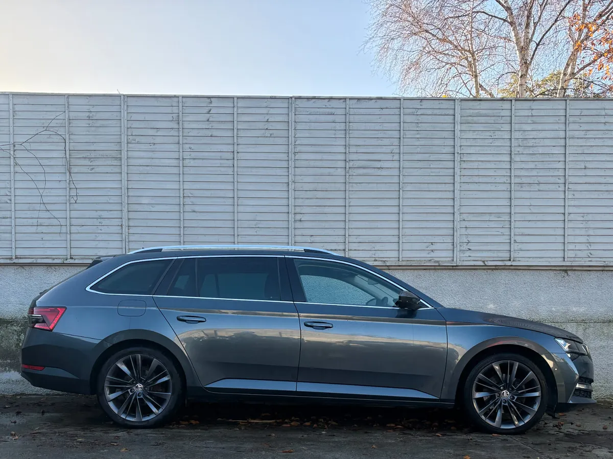 Skoda Superb 2021 SE L IV PHEV S-A / HUGE SPEC - Image 2