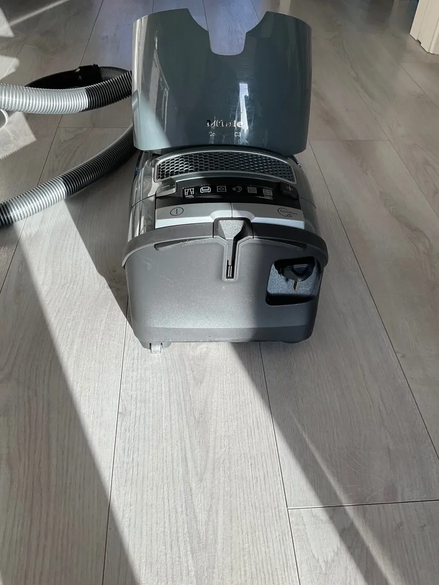 Miele Complete Select C3 Vacuum Cleaner - Image 2