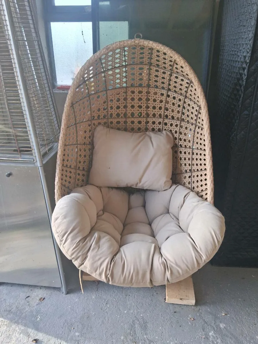 Hanging egg chairs - Image 1
