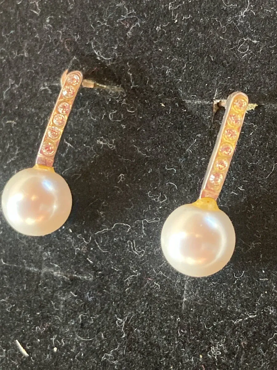 Sterling Silver and pearl earrings - Image 2