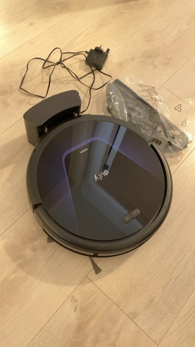EUFY G50 Hybrid Robot Vacuum Cleaner and Mop-Black - Image 1