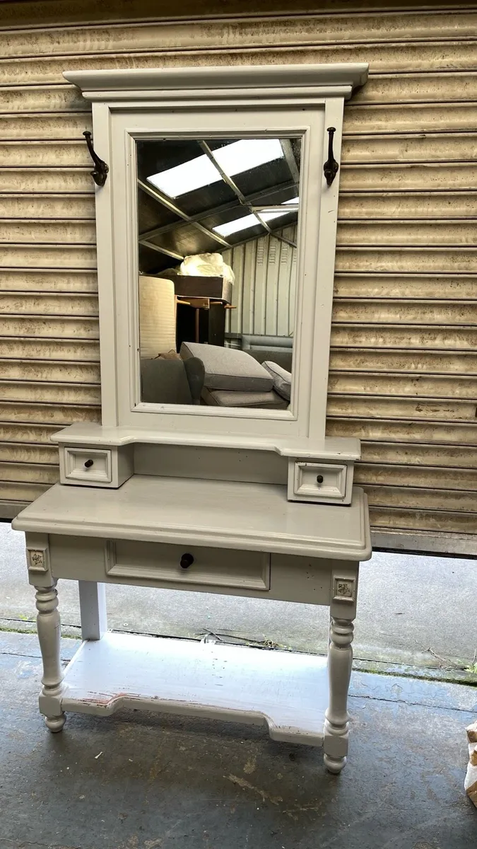 Entrance table with Mirror - Image 1