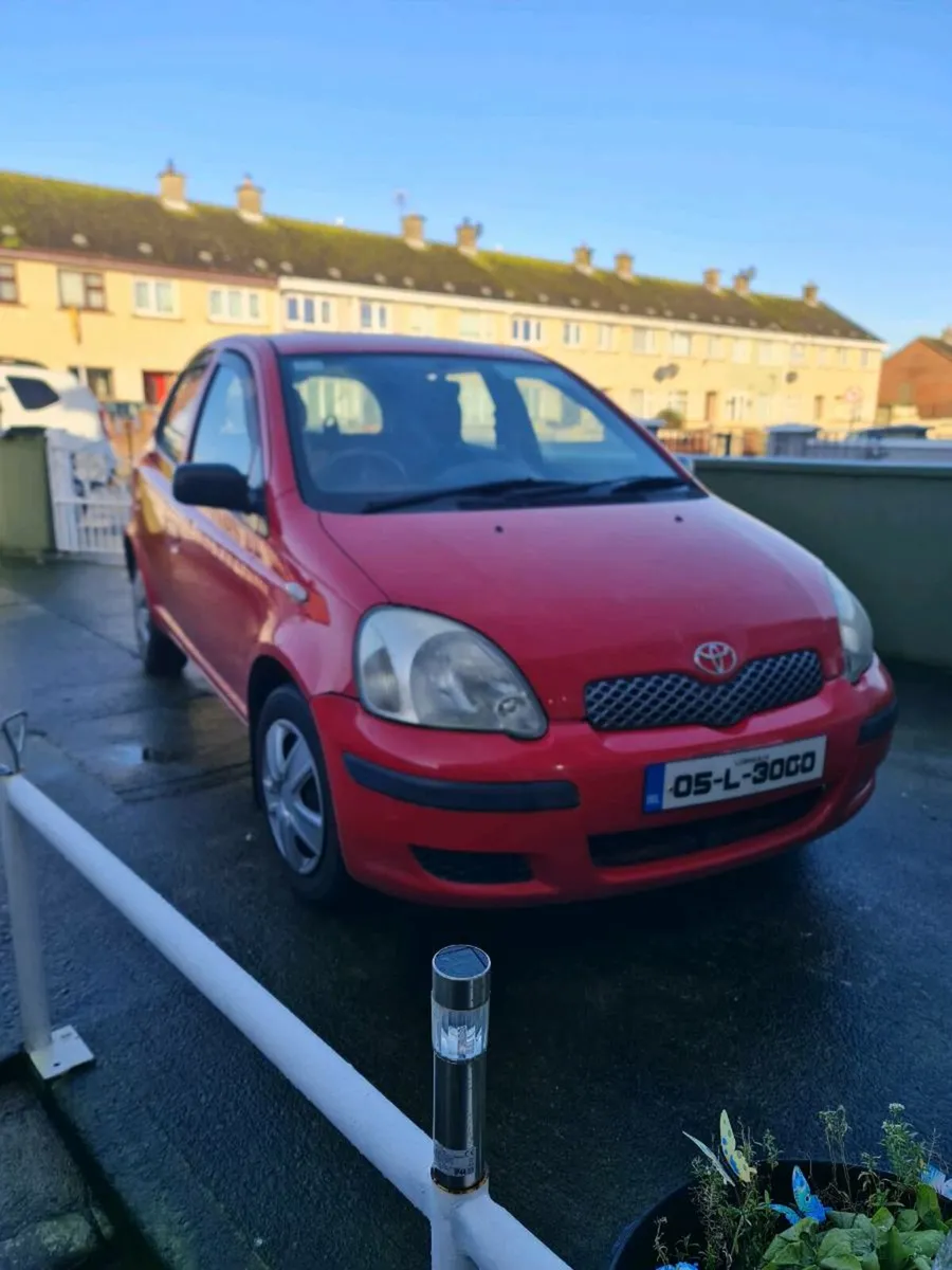 2005 toyota yaris - Image 2