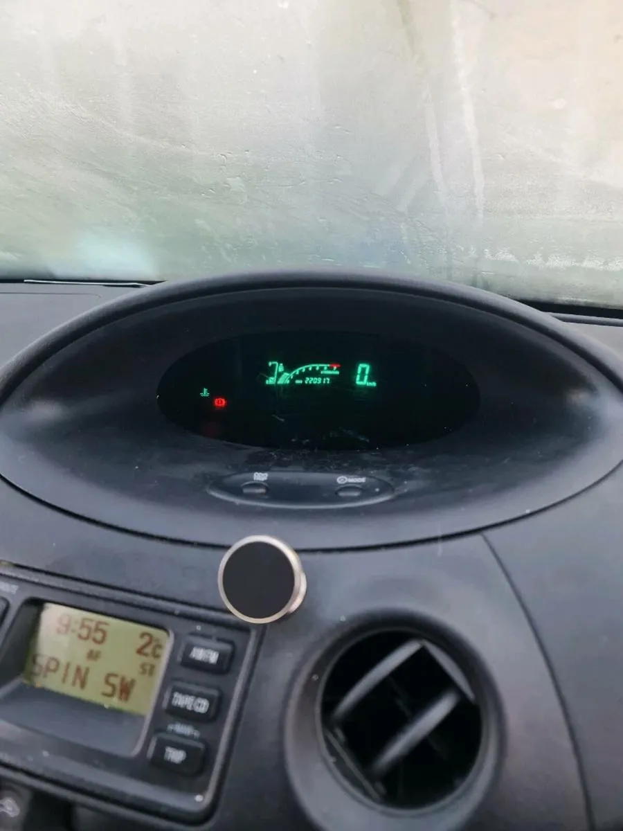 2005 toyota yaris - Image 4