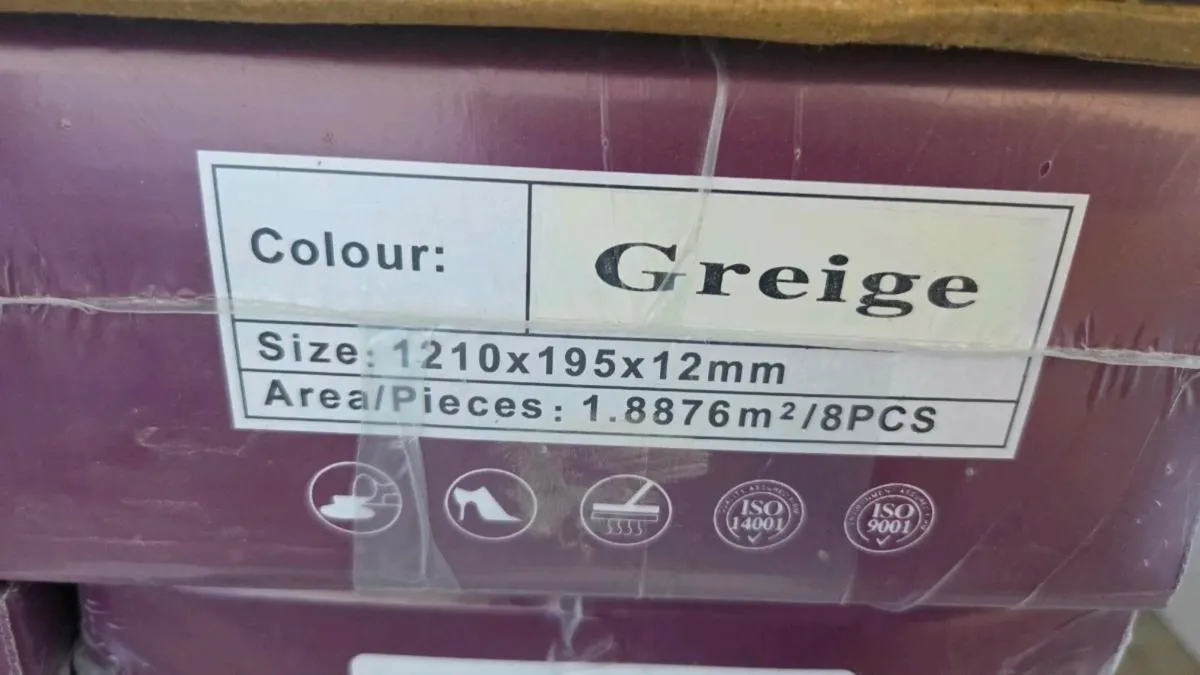 OAK colour Laminate Flooring AC5 - Image 4