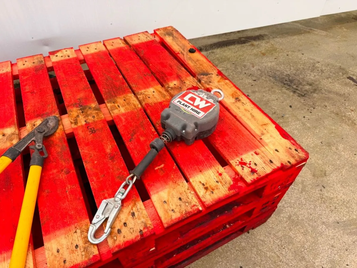 Safety harness fall arrest - Image 1