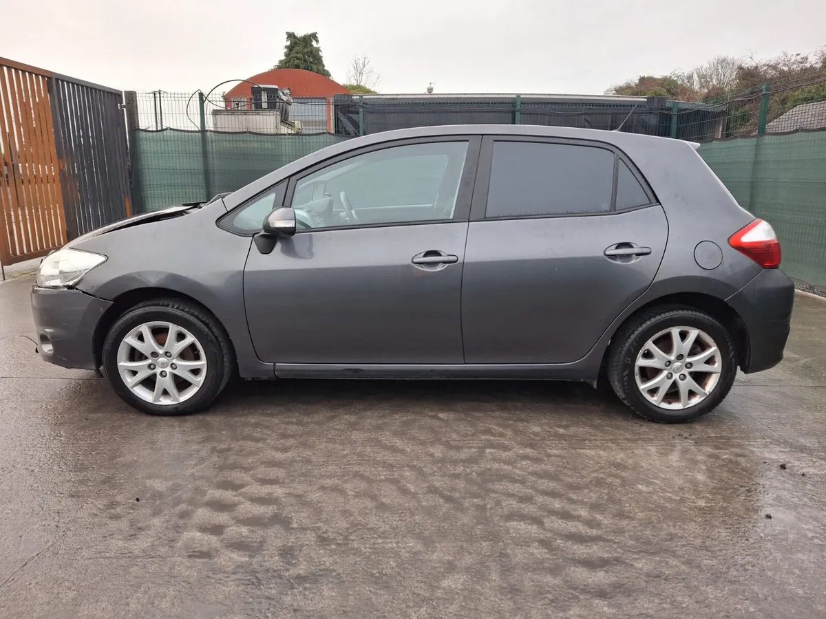 2011 Toyota Auris 1.3 Petrol - Image 3