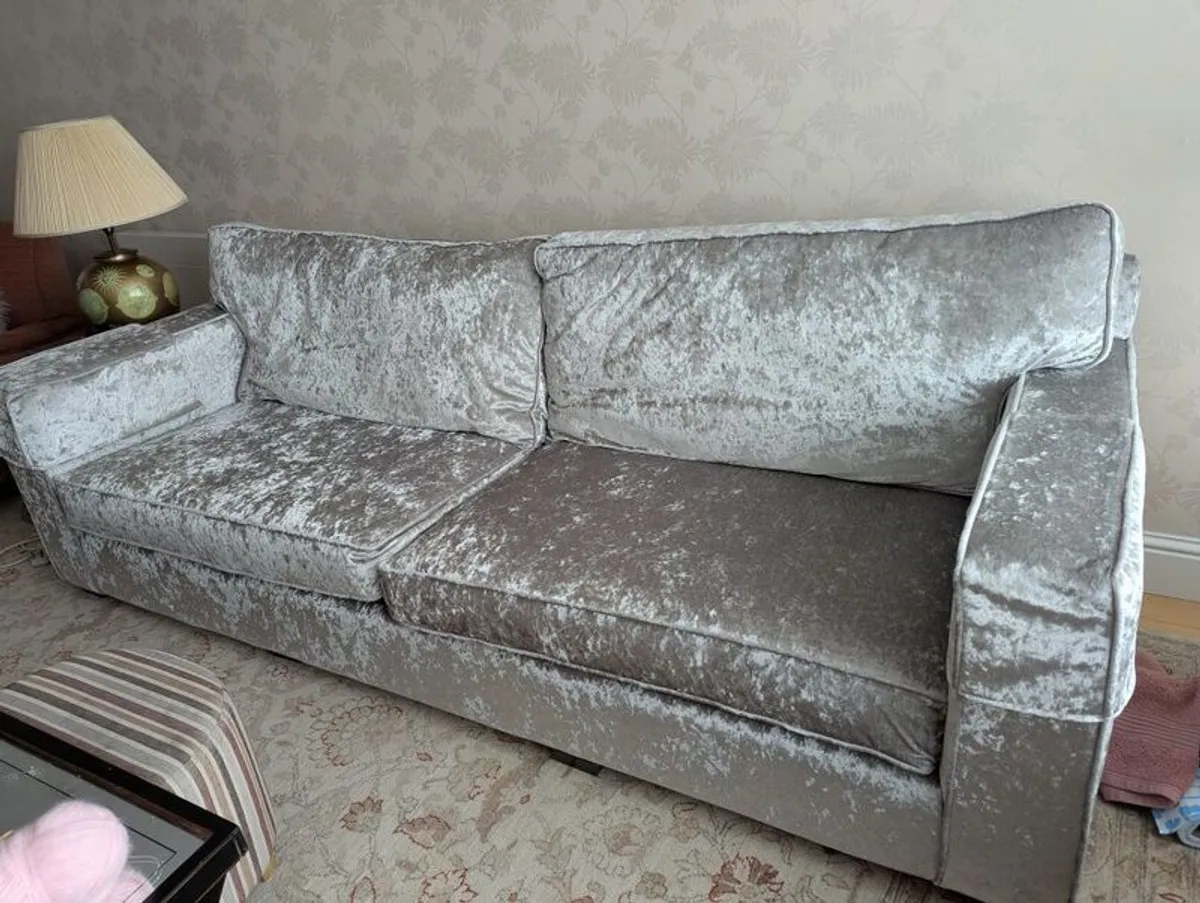 Designer made silk velvet silver gray couch - Image 1