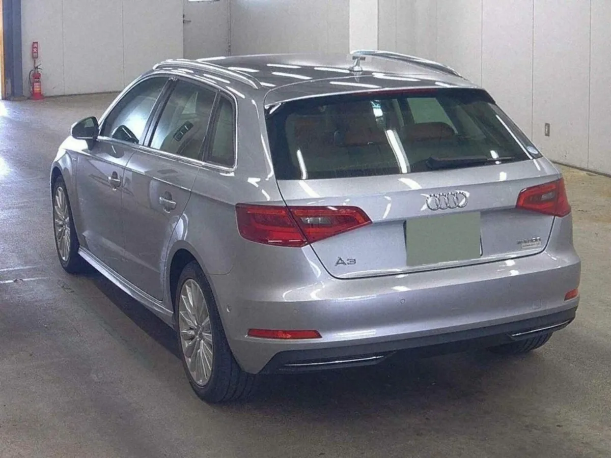 Audi A3 E-TRON - PLUG IN HYBRID - FACTORY ALLOYS - - Image 2