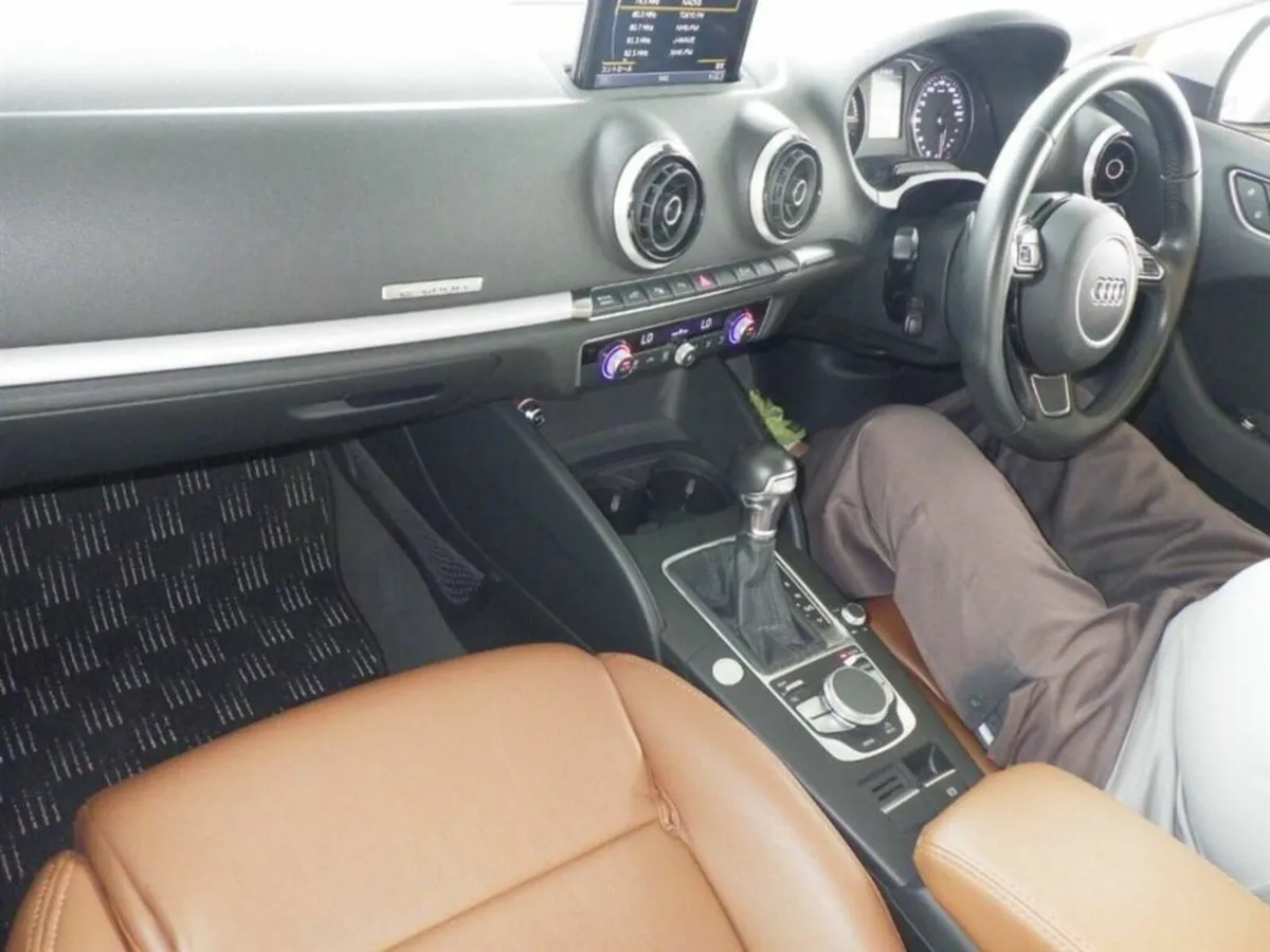 Audi A3 E-TRON - PLUG IN HYBRID - FACTORY ALLOYS - - Image 3