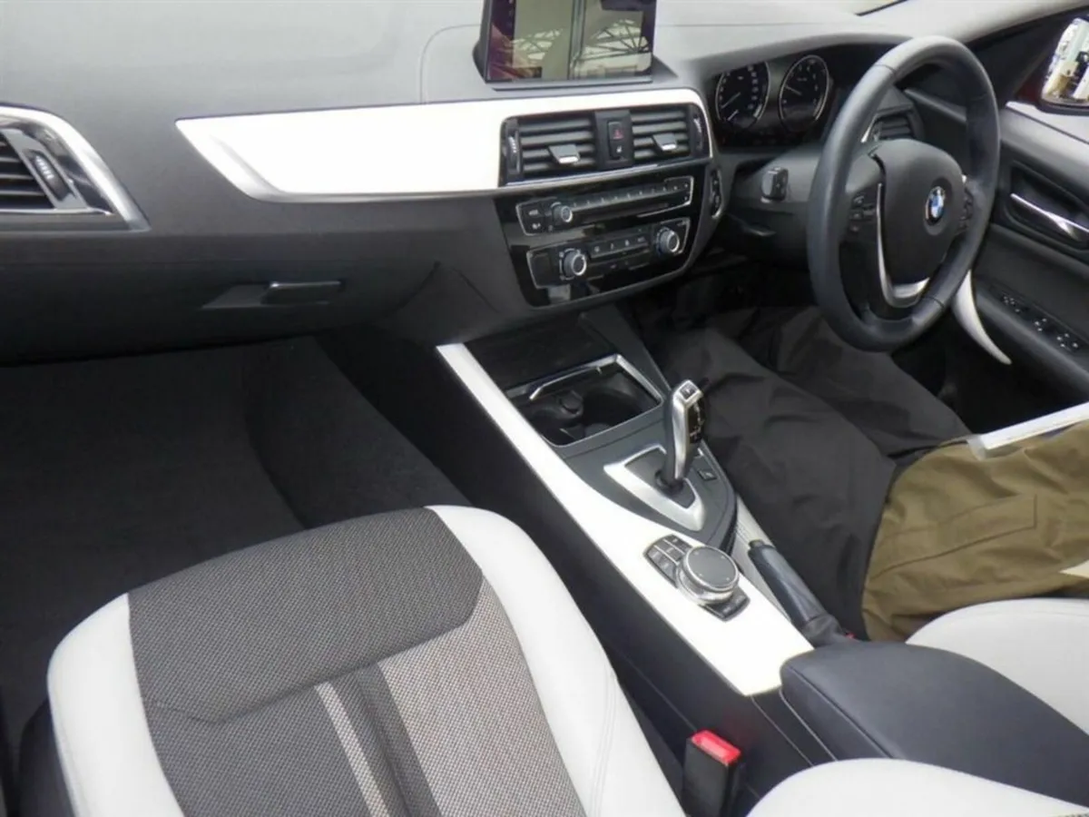 BMW 1-Series 118I STYLE - BLACK/WHITE HALF LEATHER - Image 3