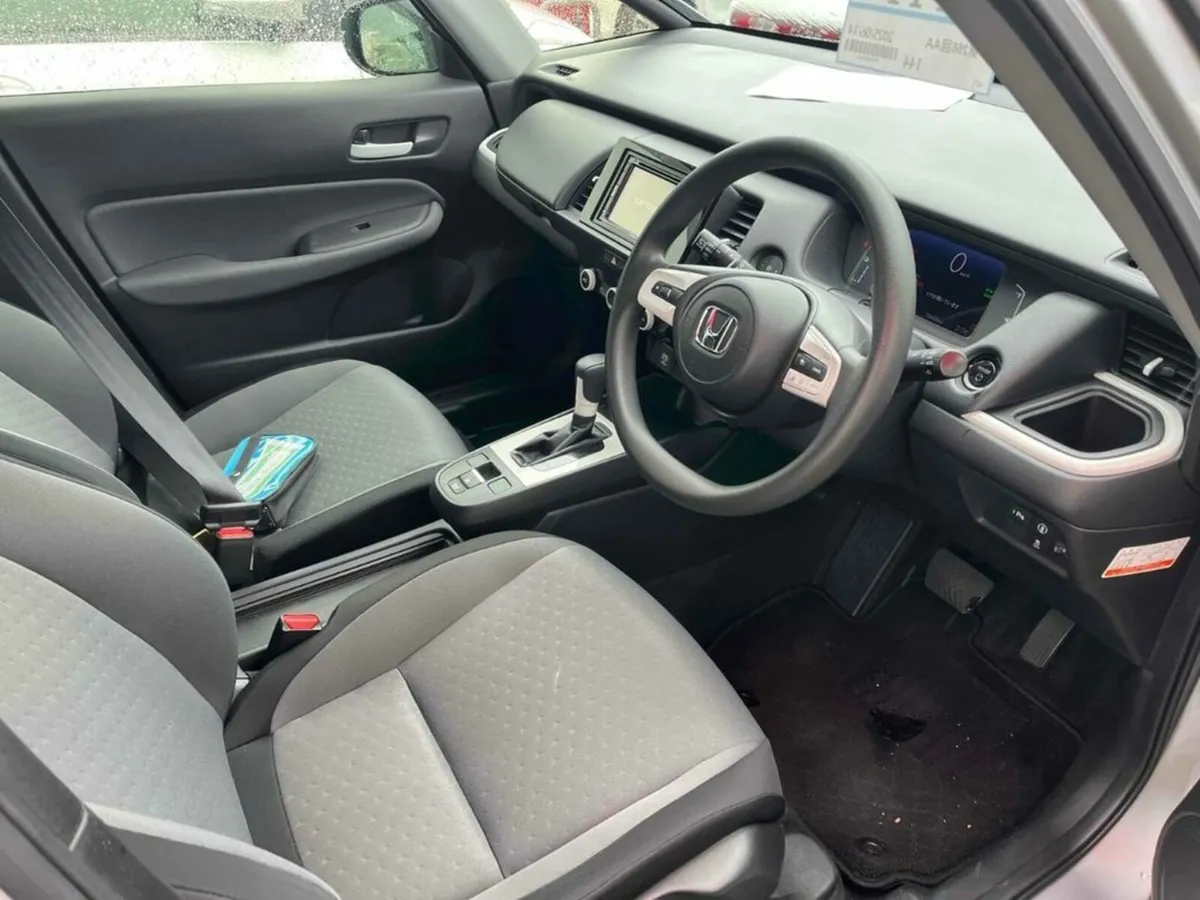 Honda Fit 1.5 AUTOMATIC - HYBRID - Image 3