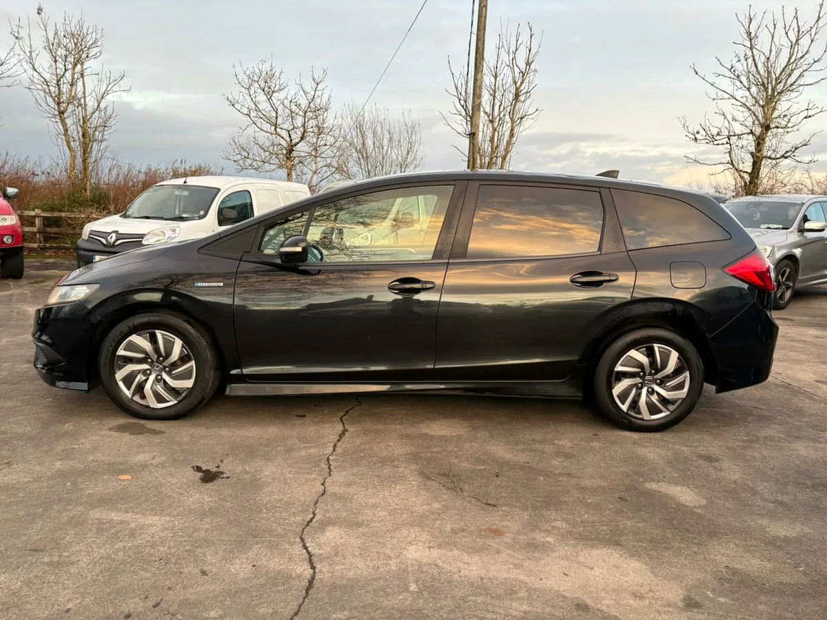 2015 Honda Jade - Hybrid - 6 Seater - Image 4