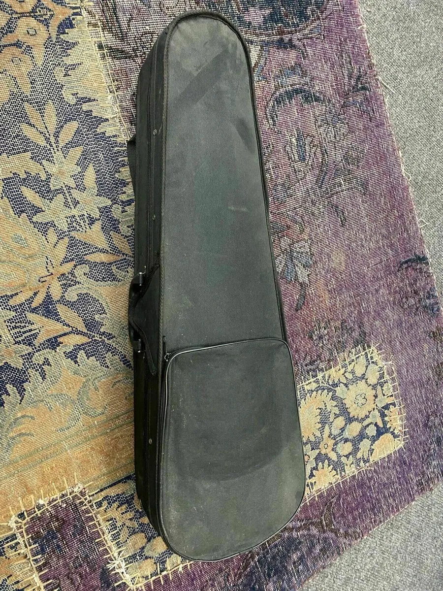 Violin with bow and case - Image 2