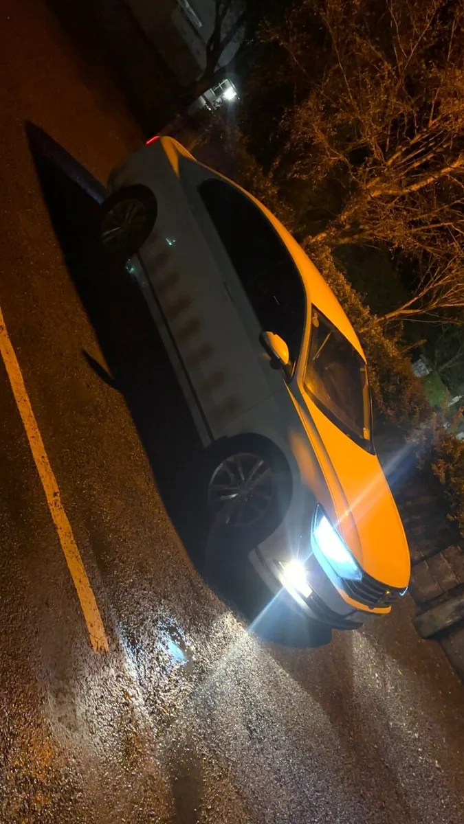 Volkswagen Passat - Image 2