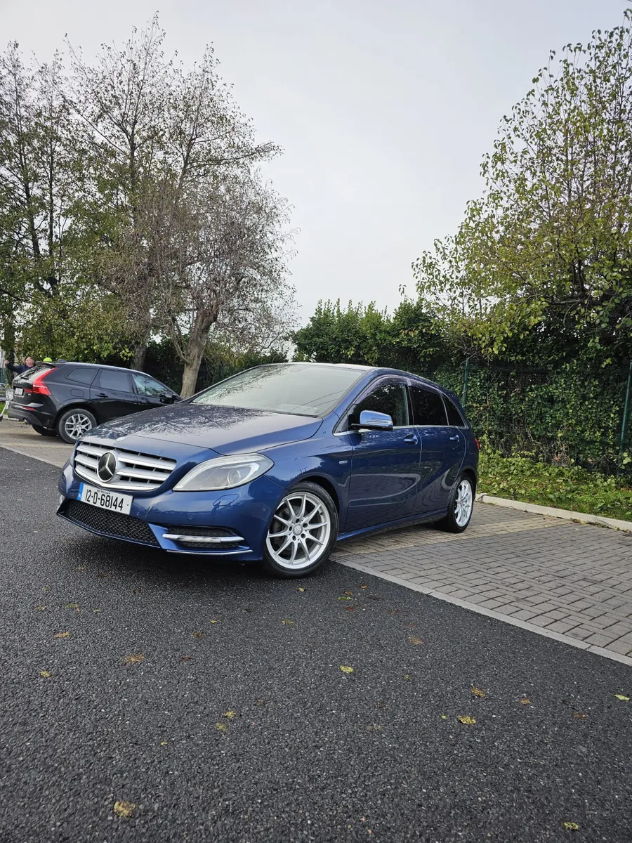 Mercedes-Benz 2012 Automatic - Image 1