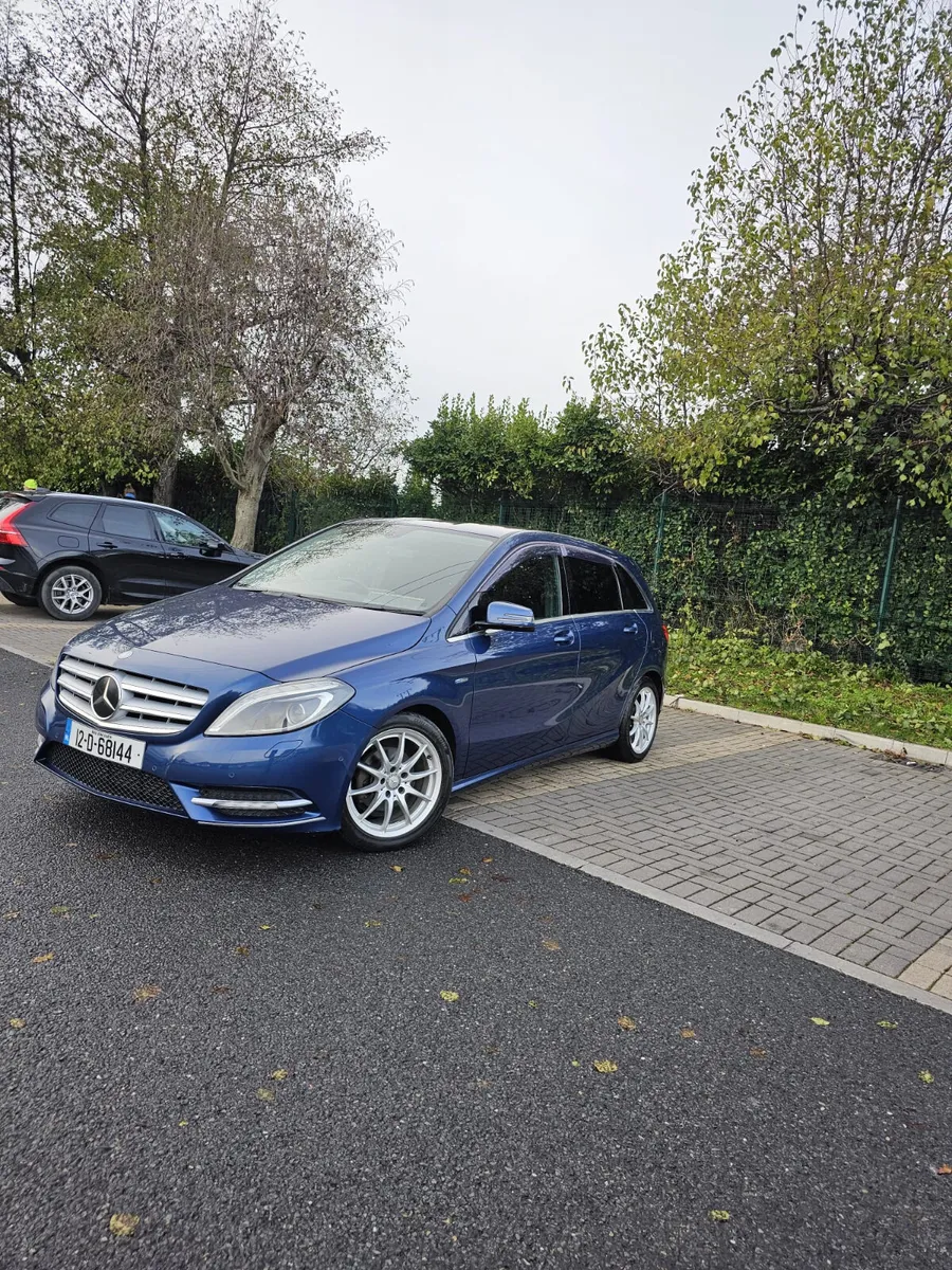 Mercedes-Benz 2012 Automatic - Image 2