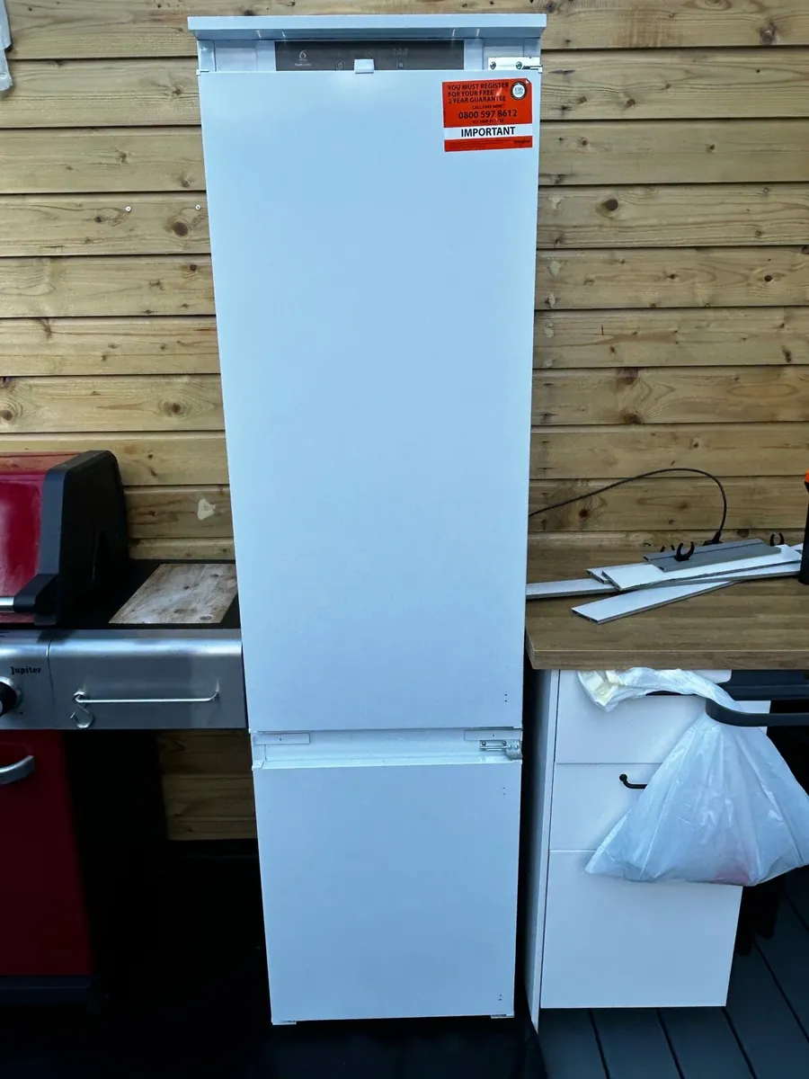 Integrated fridge freezer - Image 1