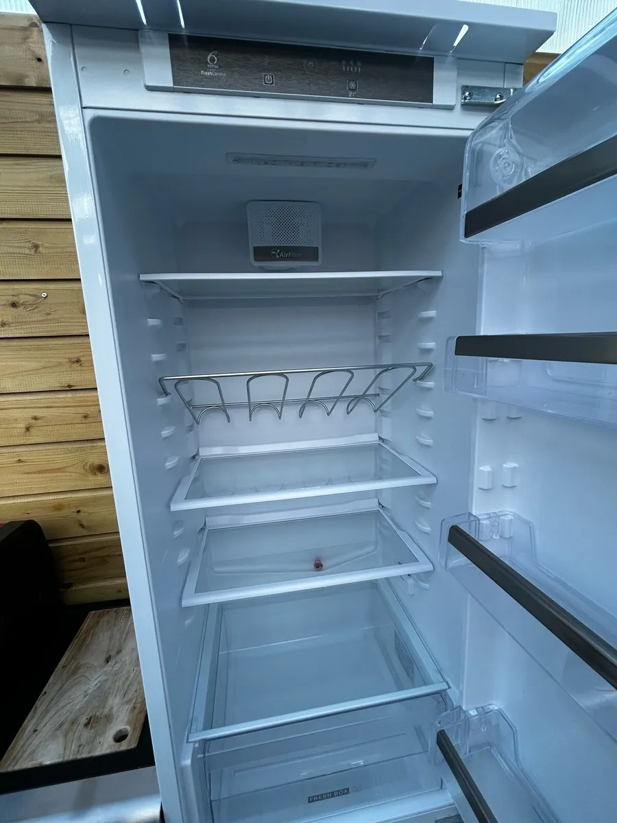 Integrated fridge freezer - Image 4