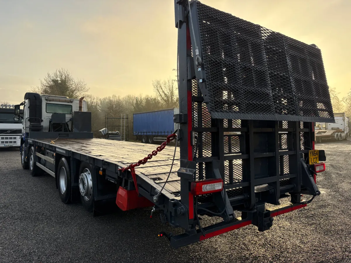 Volvo FM 370 8x2 30Ft Beavertail - Image 3
