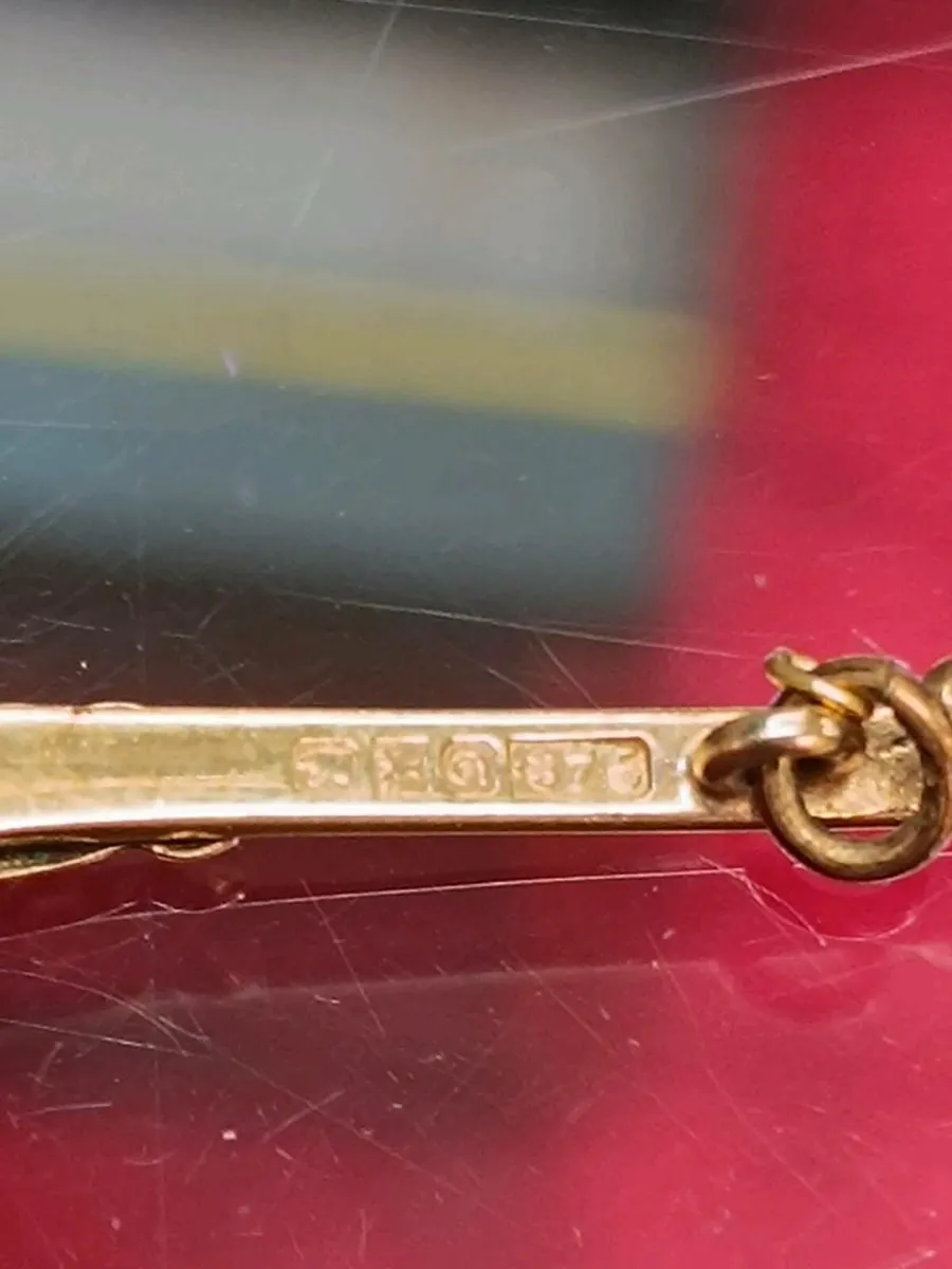 Vintage 9k Yellow Gold & Green Stone Brooch - Image 3