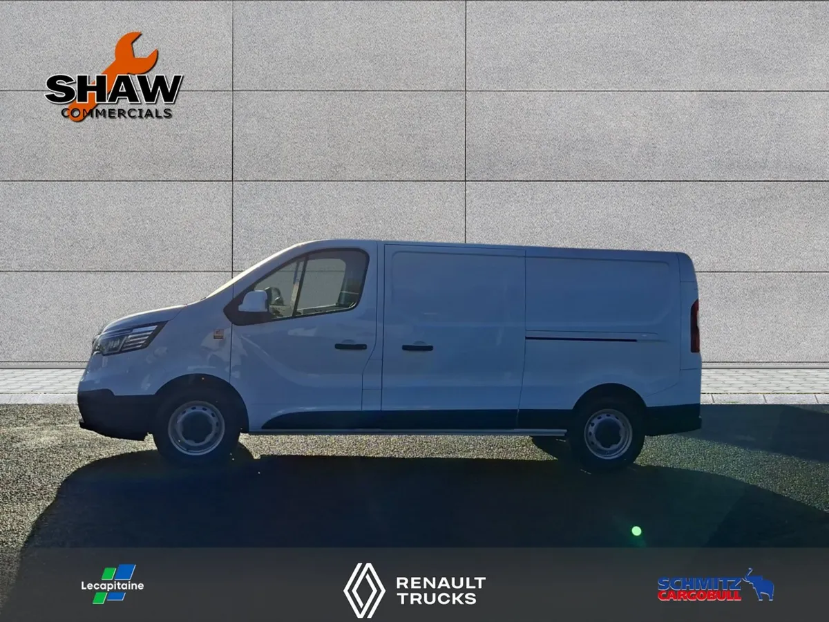 Renault Trafic Red Edition White - Ready for 261 - Image 2