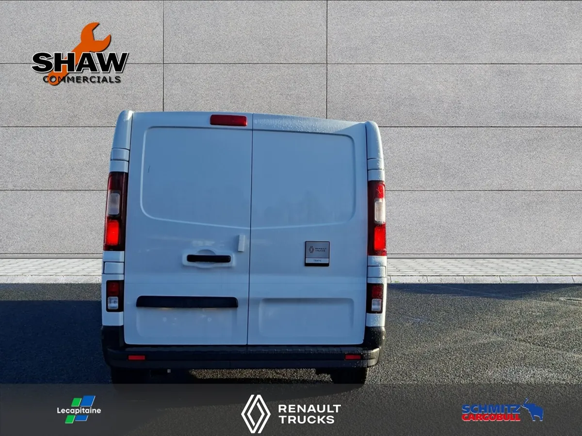 Renault Trafic Red Edition White - Ready for 261 - Image 4