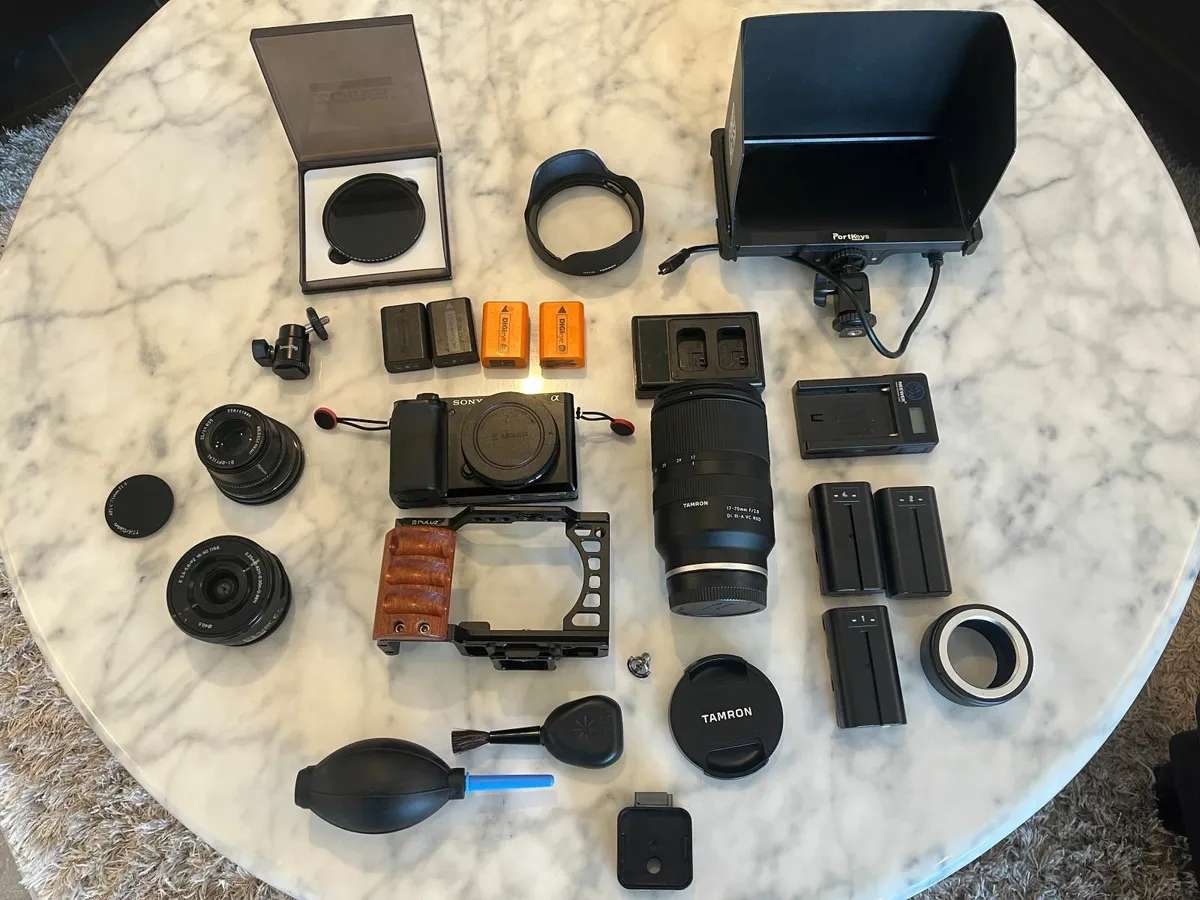 Sony A6100 Camera + lenses / complete kit - Image 1