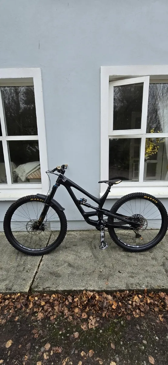 YT Capra Pro C/F - Image 1