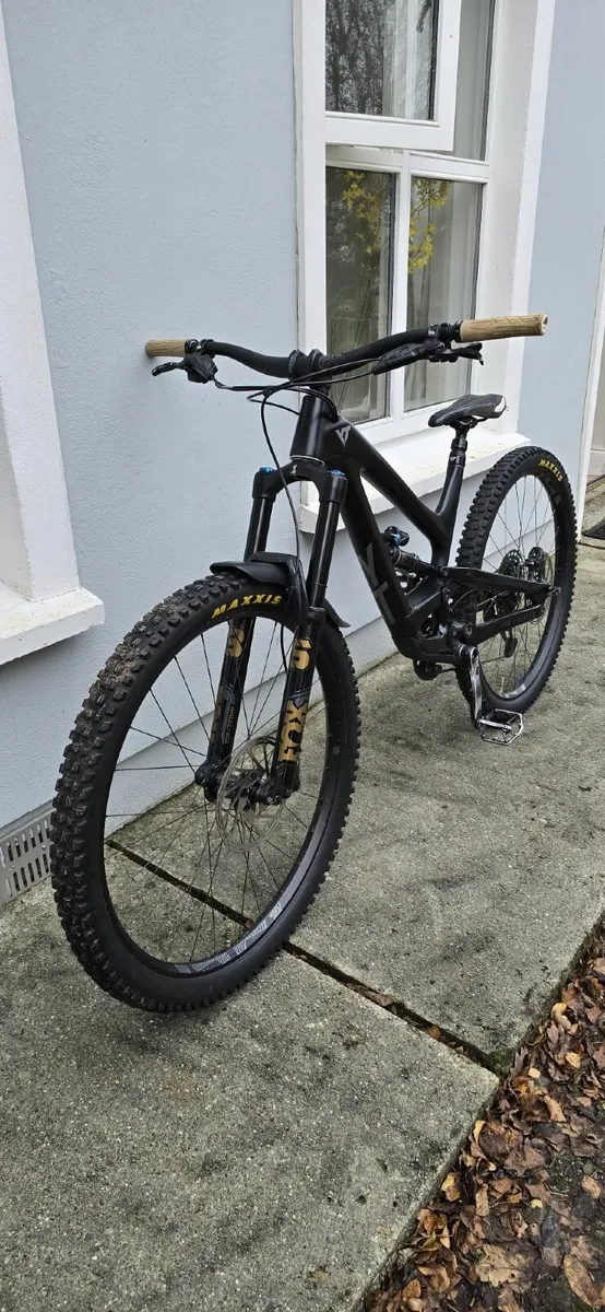 YT Capra Pro C/F - Image 2