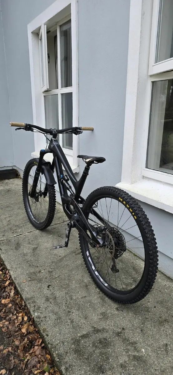 YT Capra Pro C/F - Image 3