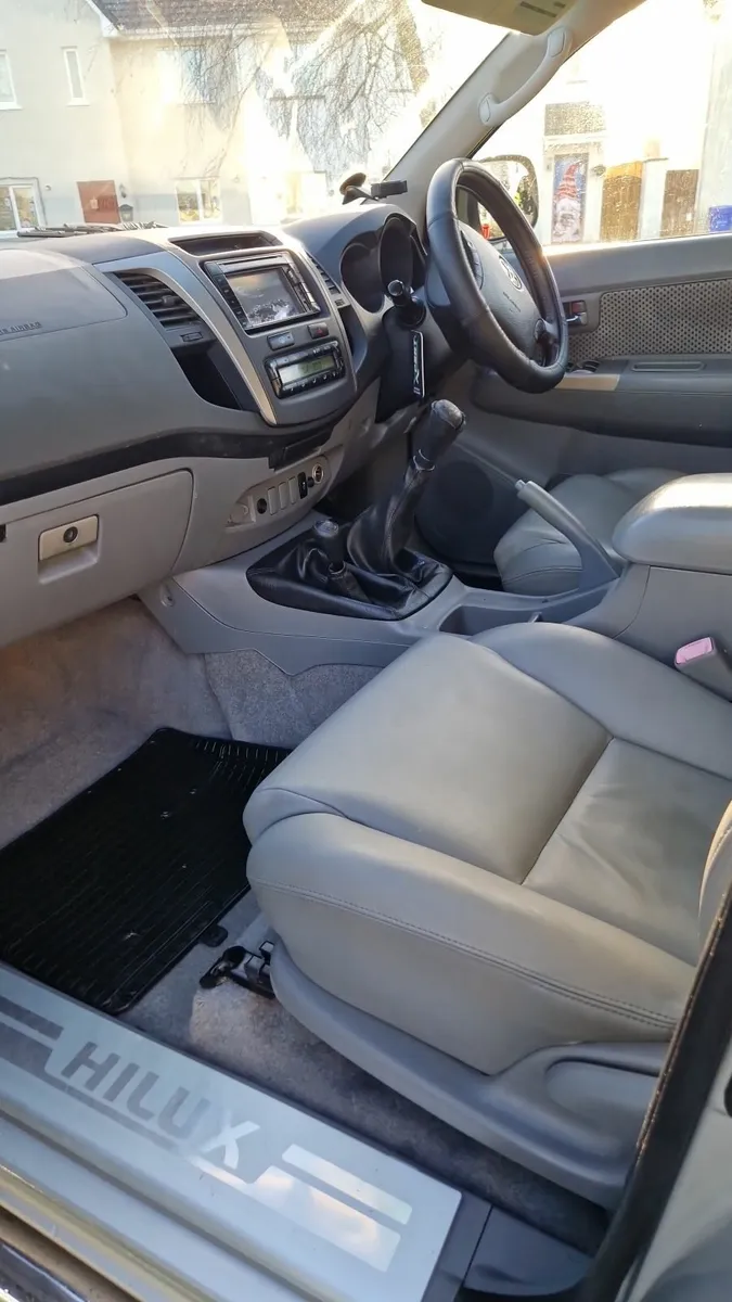 Toyota Hilux invincible d4d - Image 4