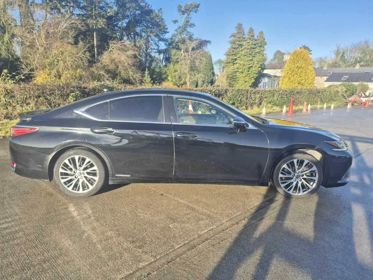 Lexus ES 2021 - Image 2
