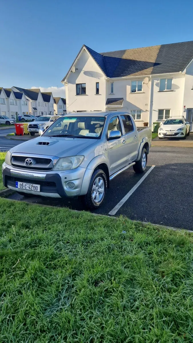 Toyota Hilux invincible d4d - Image 1