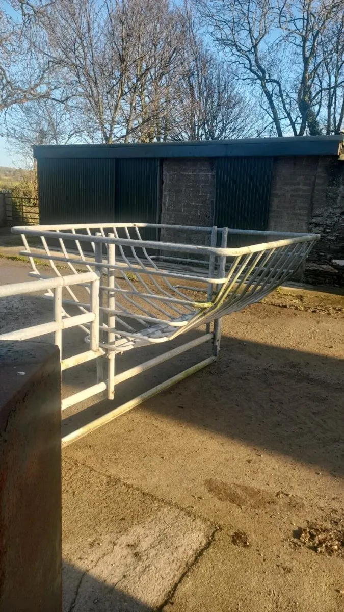 Hay feeder gate - Image 1