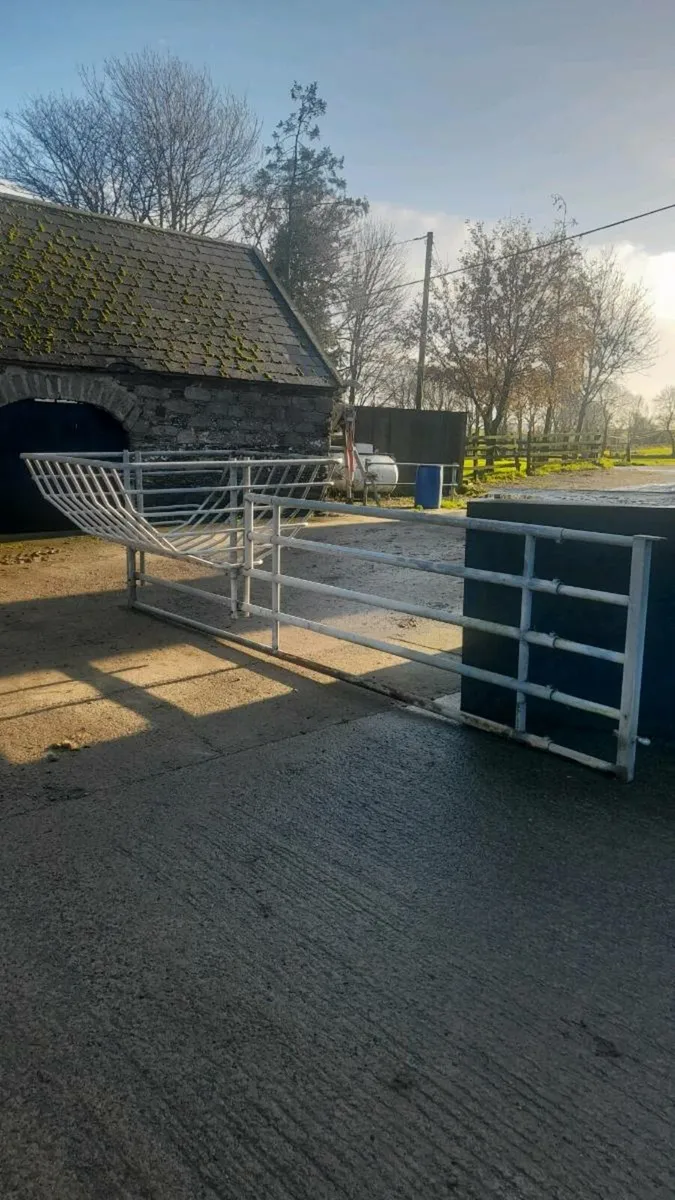 Hay feeder gate - Image 2