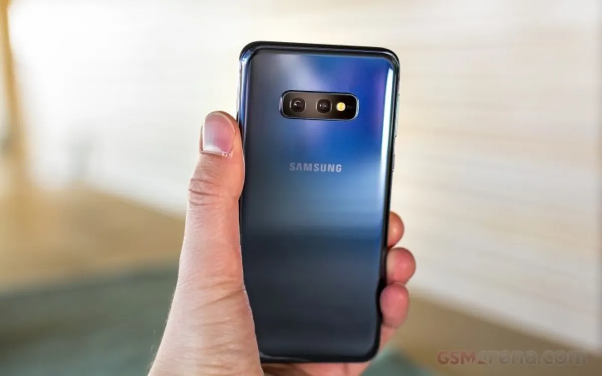 Samsung S10E 128GB - Image 1