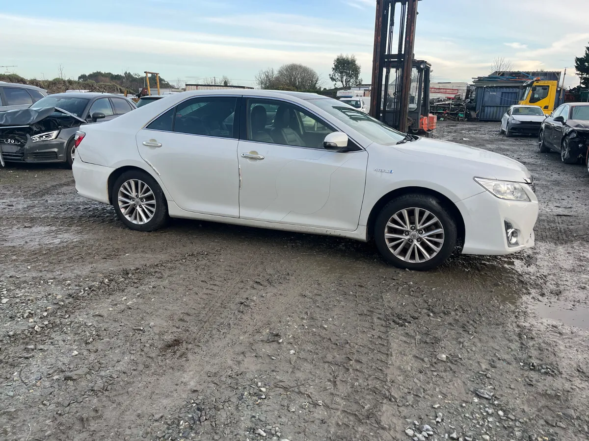 16 Camry 2.5 hybrid - Image 2