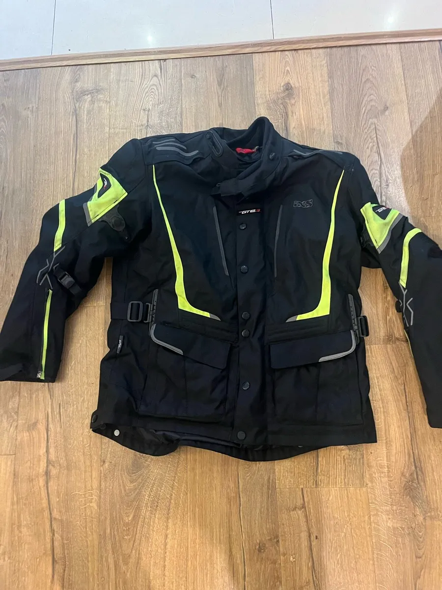 IXS motorcycle jacket 2XL and Richa winter gloves - Image 1