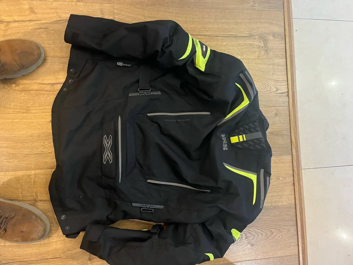IXS motorcycle jacket 2XL and Richa winter gloves - Image 2