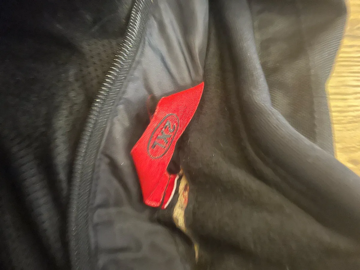 IXS motorcycle jacket 2XL and Richa winter gloves - Image 3