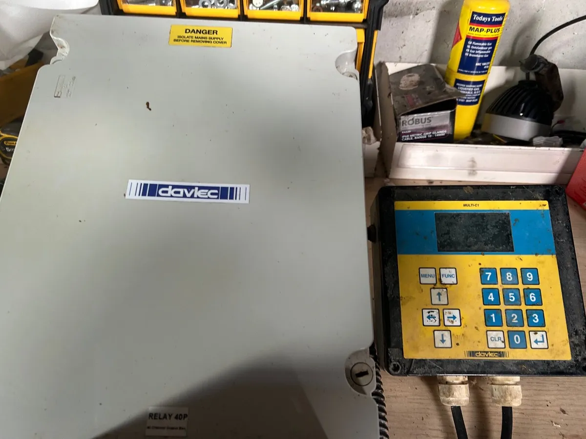 Davlec parlour feeder control box