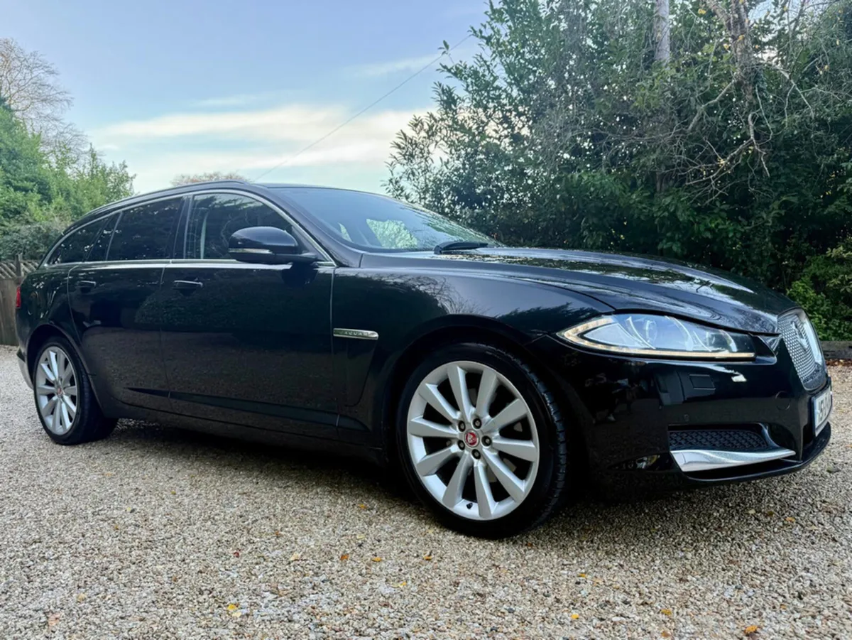 Jaguar XF 2.2 D PORTFOLIO  200PS SPORTBRAKE ESTATE - Image 2